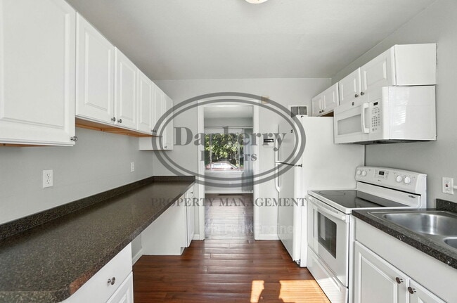 Building Photo - 1126 Searles Rd