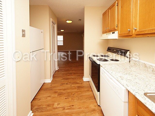 Building Photo - 733 Fort Johnson Rd