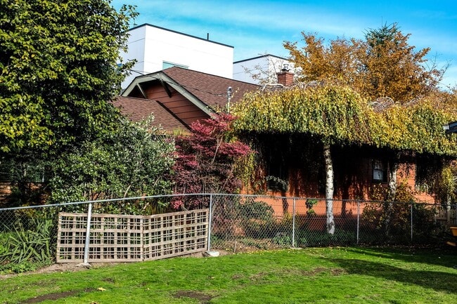 Building Photo - Cozy Private House Near Historic District of Georgetown