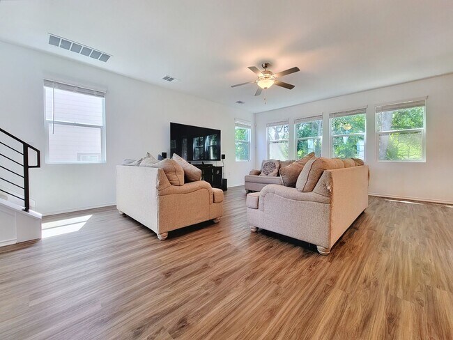 Building Photo - Spacious 4-Bedroom, 3-Bath Single-Family H...