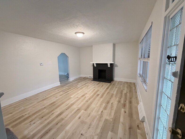 Building Photo - 2233 Brownsville Rd