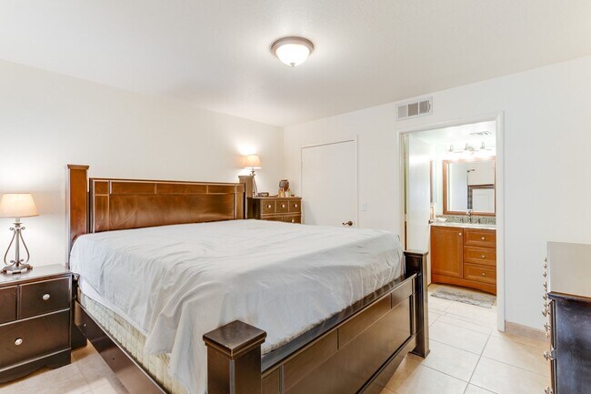 Building Photo - Bright First-Floor 2-Bedroom Condo with Private Patio in Silverado Ranch!