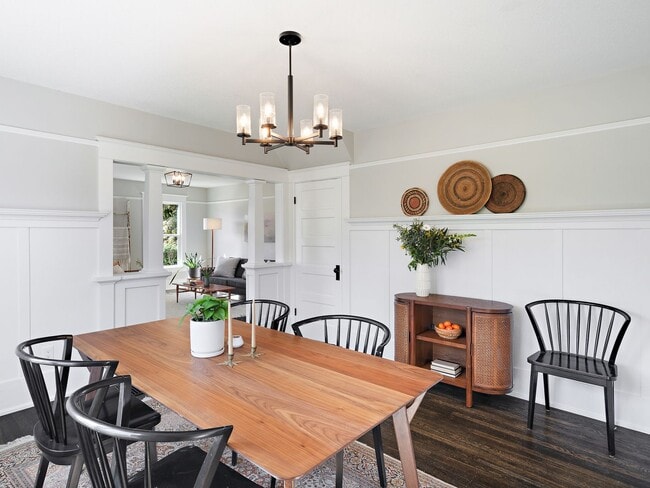Building Photo - Gorgeous, updated 3-bdr Vernon bungalow w/...