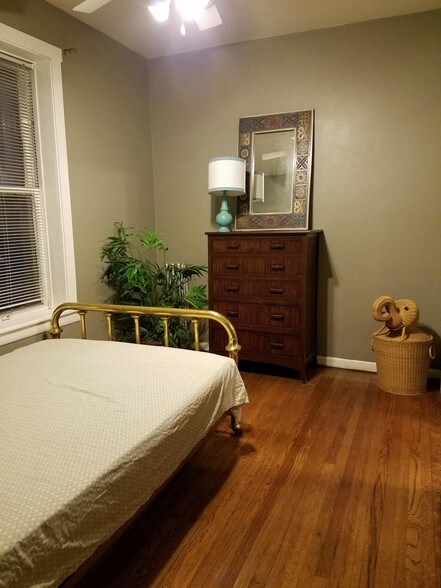 Building Photo - 2232 W Addison St