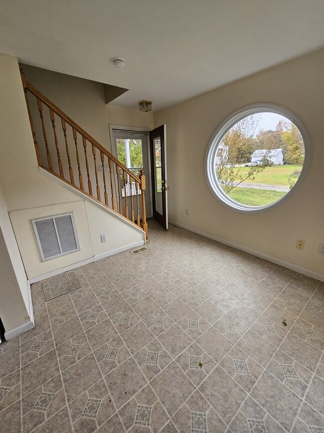 Building Photo - 6984 Mackenzie St