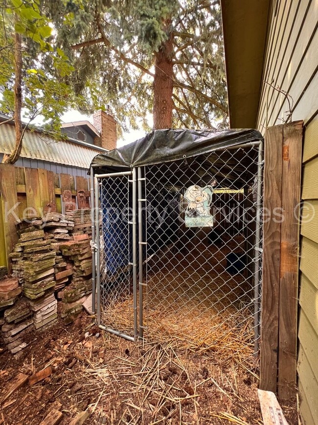 Building Photo - Beautifully Remodeled Gresham Ranch