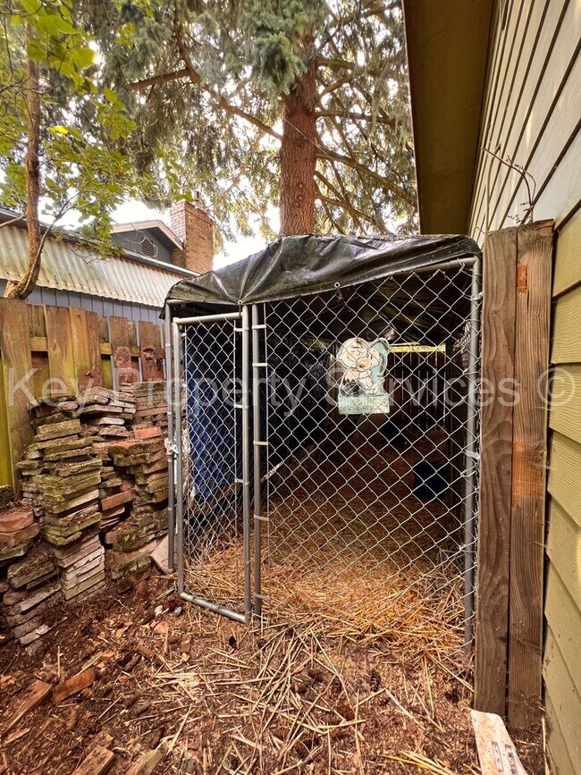 Building Photo - MOVE IN SPECIAL! HALF OFF FIRST FULL MONTH...