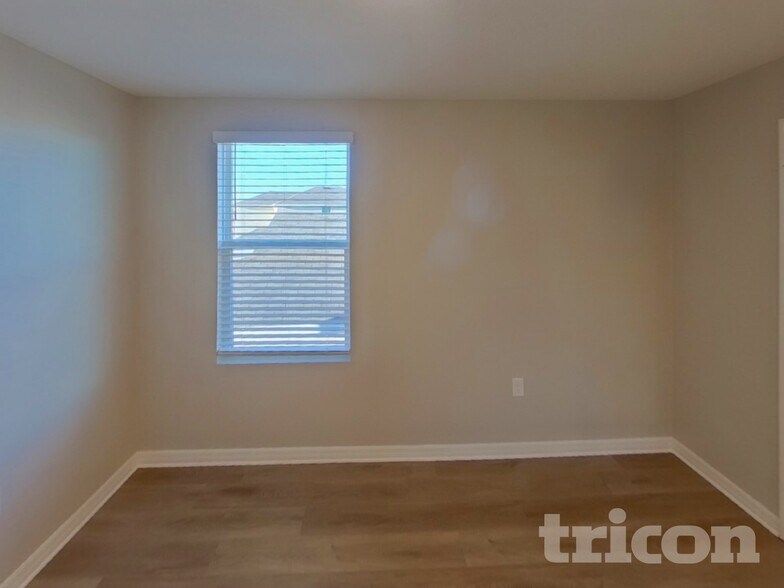 Building Photo - 10336 Flathead Dr