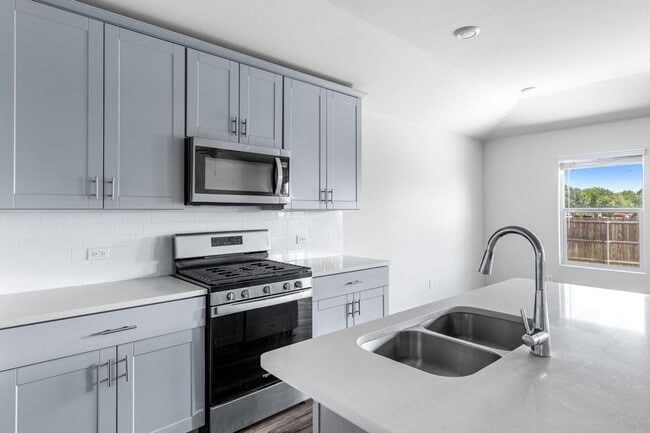 Building Photo - 6312 Spooky Cat Trl