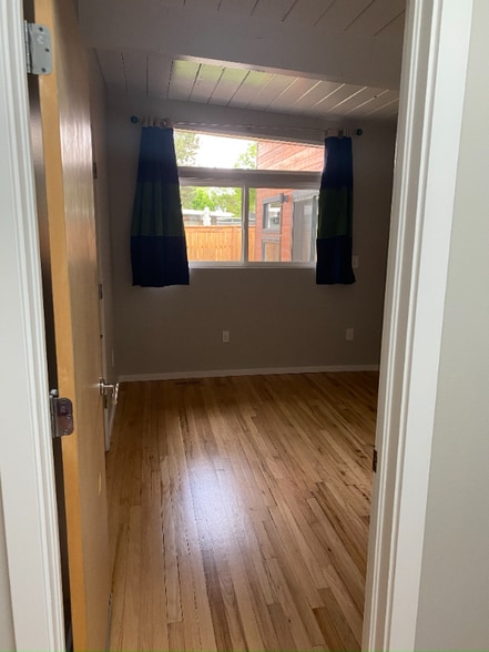 Building Photo - 1368 S Edison Way