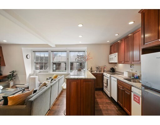 Building Photo - 55 W Cedar St