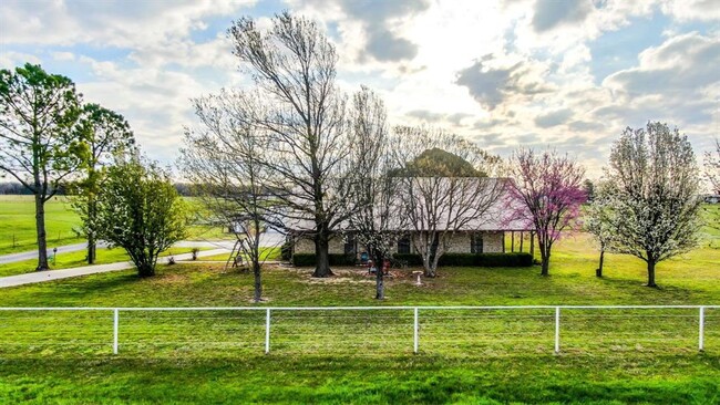 Primary Photo - 2 Bedroom 2 Bath Country home in Chico