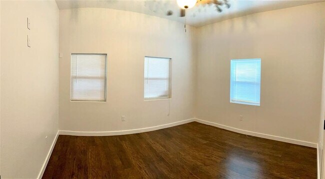 Building Photo - 12042 Carlsbad St