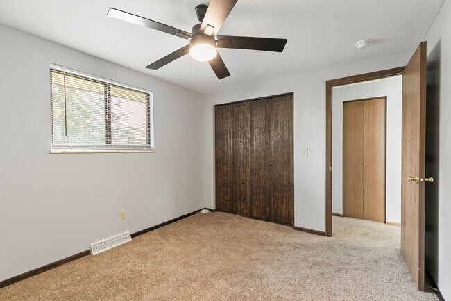 Building Photo - 390 Knotty Pl