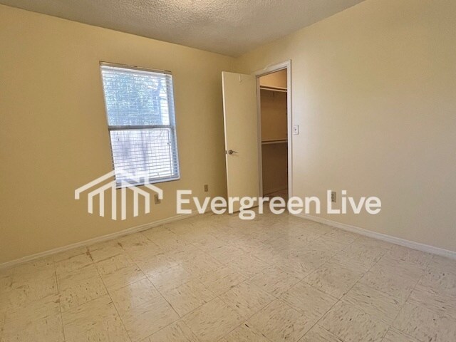 Building Photo - 121 Pembroke Ct