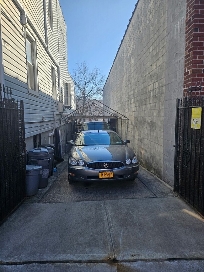 Building Photo - GREENWOOD CHARMER