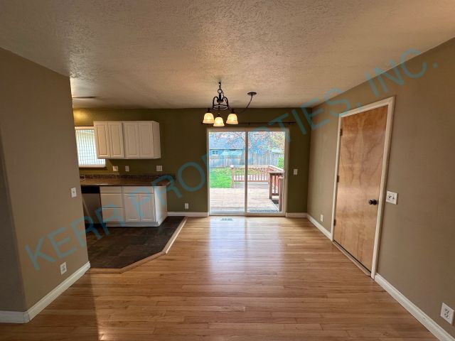 Building Photo - FREE RENT! Charming 3-Bedroom Haven with 2 Baths in Gresham – 1308 Sq. Ft. of Comfort!