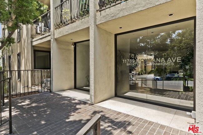 Building Photo - 11789 Montana Ave