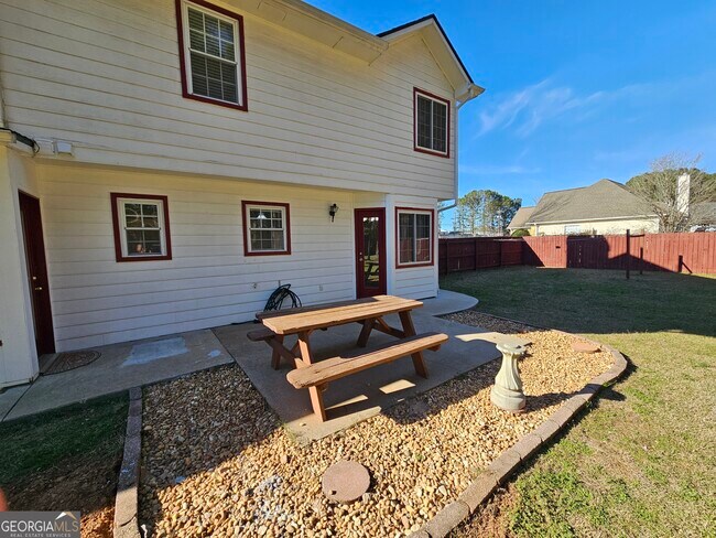 Building Photo - 611 Lora Smith Rd