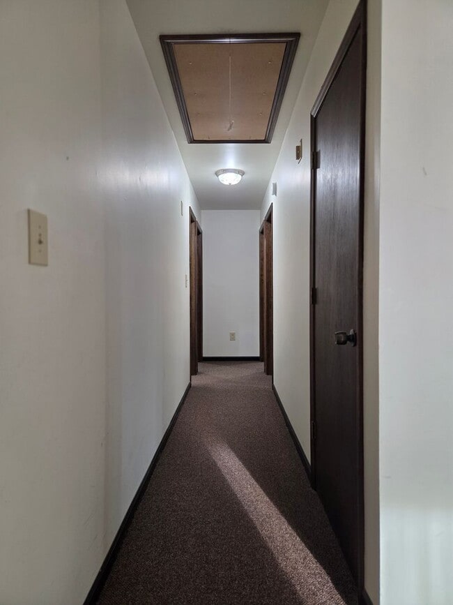 Building Photo - Quiet country rancher on large, secluded lot right at Route 1 and 288