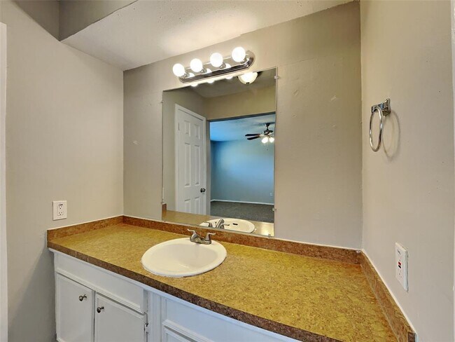 Building Photo - 9507 Water Park Ct