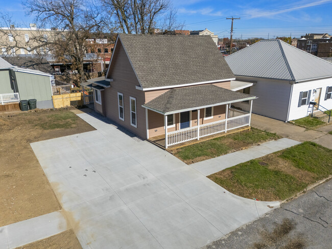 2 car wide driveway with front or back door entrance sidewalks - 109 E Thompson Ave