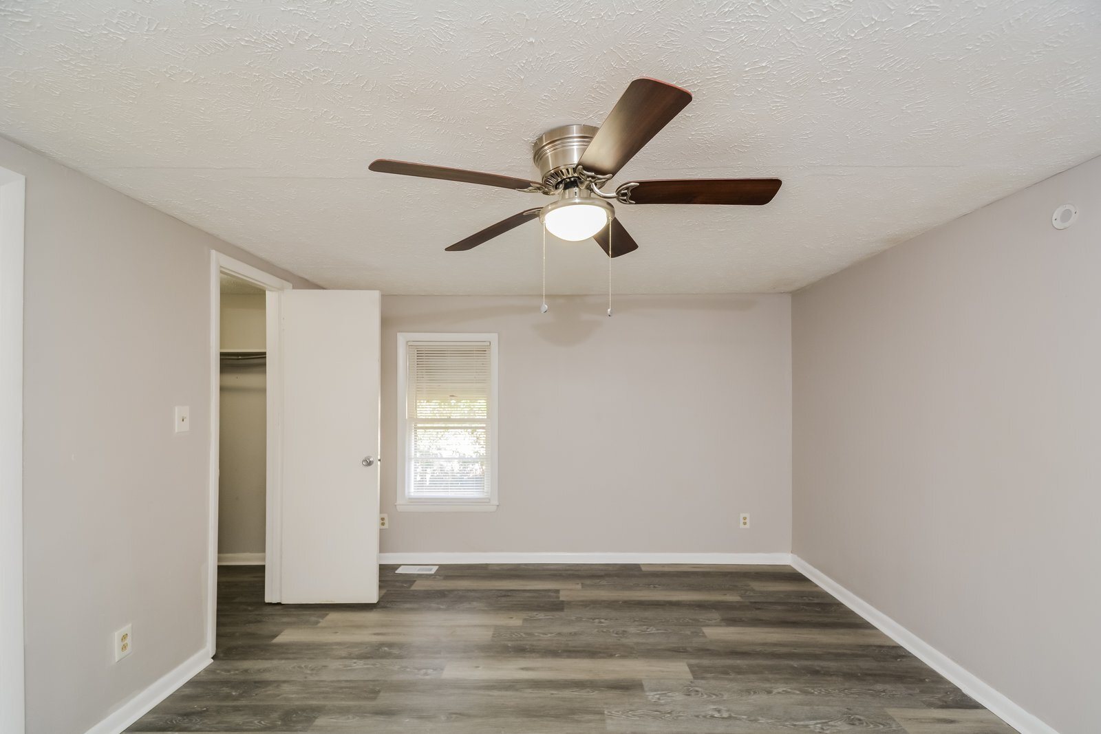 Building Photo - 1915 Armstrong St