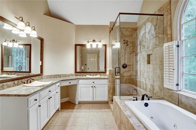 Building Photo - 510 Jacaranda Ct