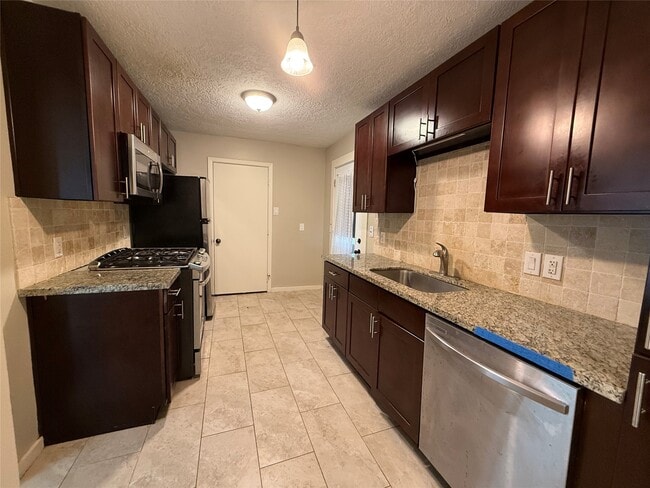 Building Photo - 1807 Firwood Dr