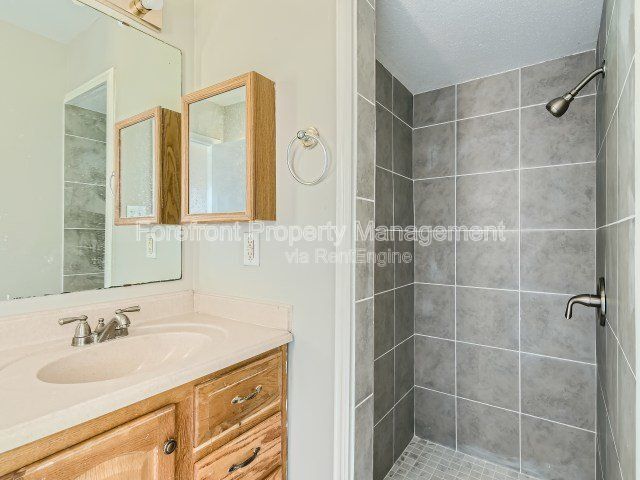 Building Photo - 7422 Stonehouse Dr