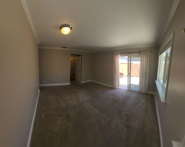 Building Photo - Beautiful, updated home close to Poly and ...