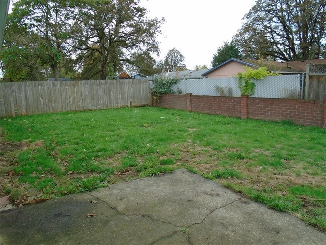 Building Photo - 975 N 4th St