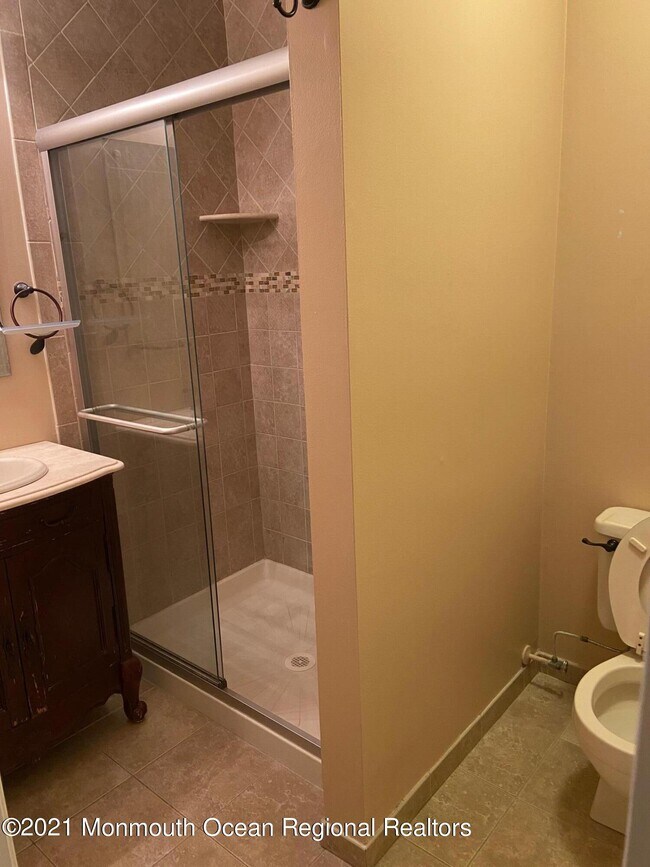 Building Photo - 438 Oak Knoll Dr