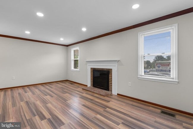 Building Photo - 3351 Buehler Ct