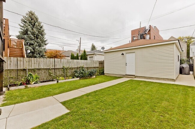 Building Photo - 3121 N Monticello Ave