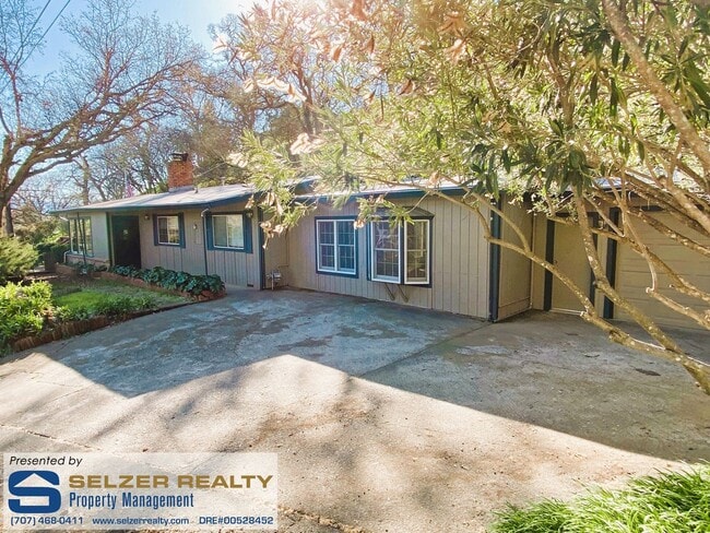 Primary Photo - Recently renovated & roomy 3+ bedroom home...