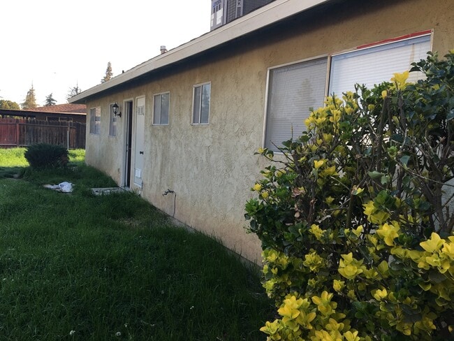 Building Photo - House