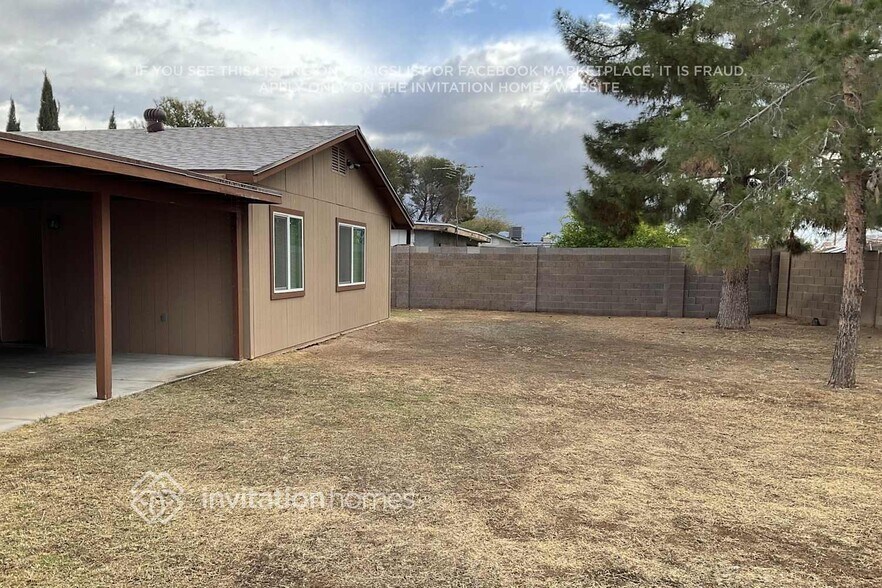 Building Photo - 2525 E Libby St