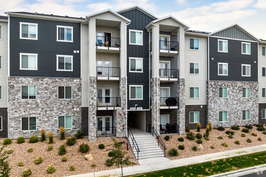 Building Entrance - Ridgeline Parkway Apartments