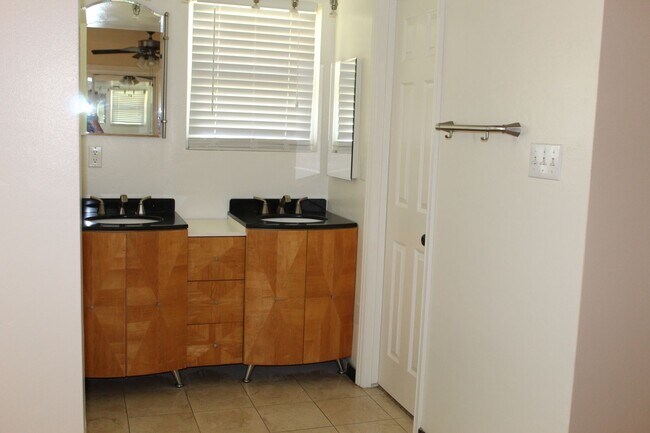 Building Photo - 804 Ferdinand Ct