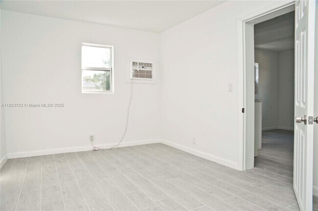 Building Photo - 1323 N Federal Hwy