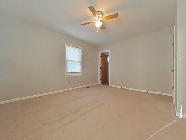 Building Photo - 3320 Forest Lake Dr