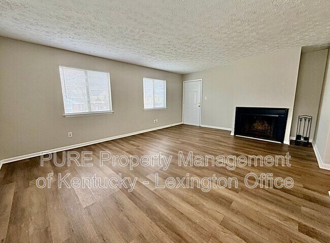 Building Photo - 3772 Camelot Dr