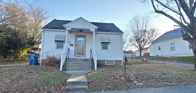 Building Photo - Cute 2 Bedroom 1 Bath Home
