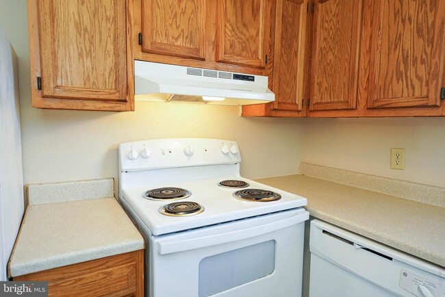 Building Photo - 738 Hemlock St