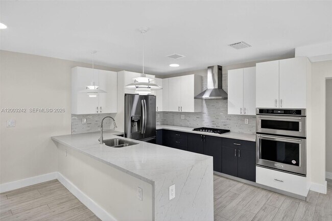 Building Photo - 6090 SW 63rd Ave