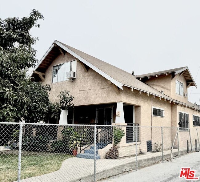 Building Photo - 630 E 42nd St