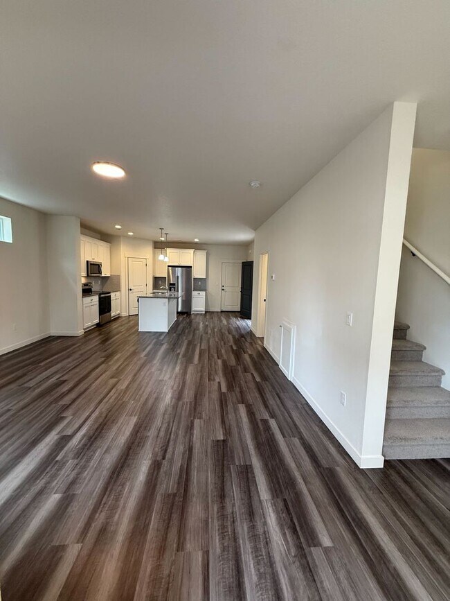 Building Photo - Immaculate 3B/2.5Ba Home in Ridgefield! Available NOW!