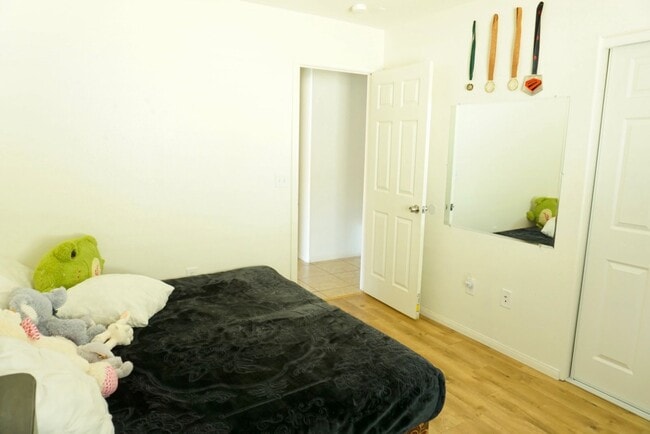 Building Photo - Large 4 Bedroom 2 bath Home in Chocolate Drop Neighborhood