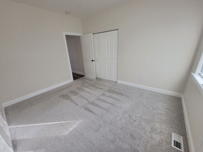 Building Photo - Stylish Single-Level Home in Pasco with Fi...